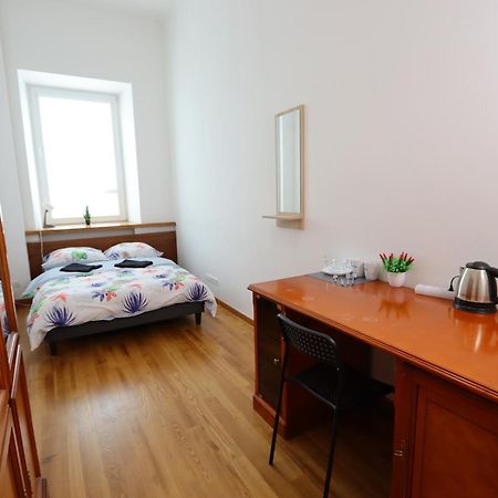 Fantastic Waw - C19 Room E Варшава Экстерьер фото