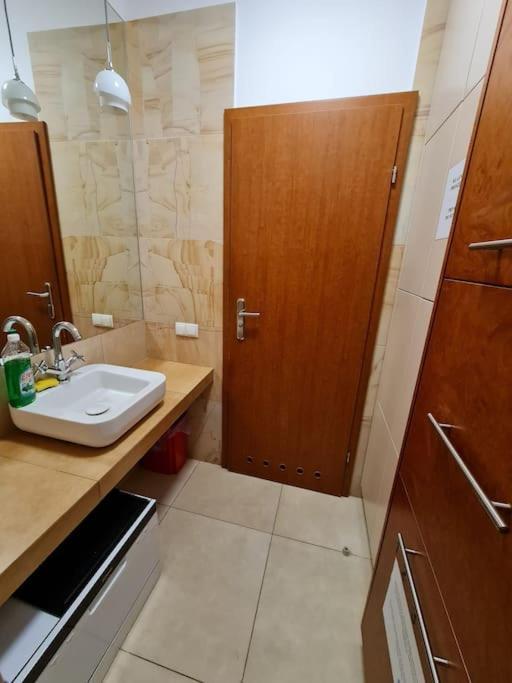 Fantastic Waw - C19 Room E Варшава Экстерьер фото